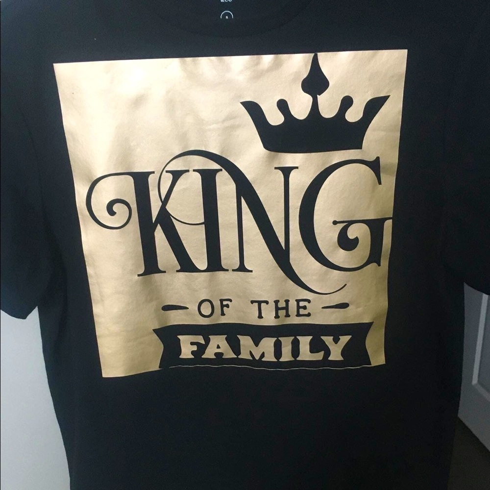 Black T Shirt King Of The Family (All Sizes)